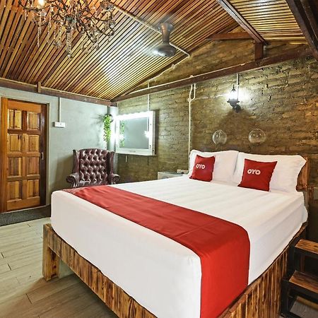 Oyo 90636 Teratak Zakiah Chalet Hotel Jerantut Buitenkant foto